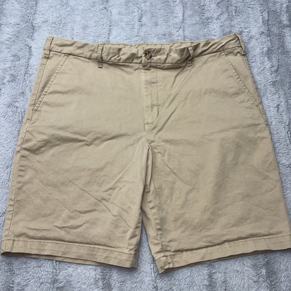IZOD Saltwater Stretch Mens Chino Shorts Pale Khaki 40 x 9.5